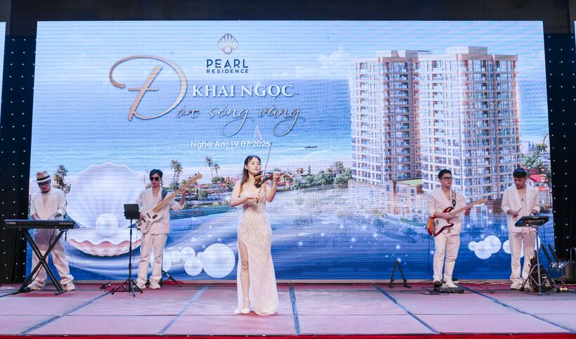 02-pearl-residence-06321599 Các tiết mục biểu diễn nghệ thuật mang đến cho các vị khách những cảm xúc khó quên.