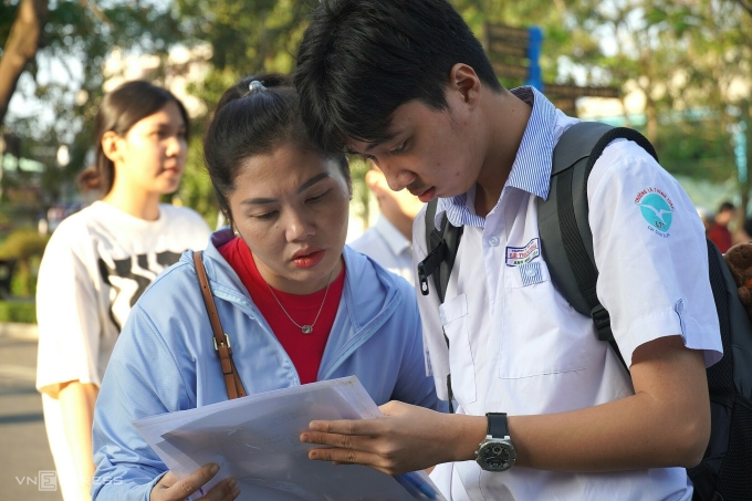 09534-jpg-1753759210-175375938-4217-6582-1753759447 Thí sinh dự thi đánh giá năng lực tại trường Đại học Sư phạm Kỹ thuật TP HCM, ngày 30/3. Ảnh: Lệ Nguyễn