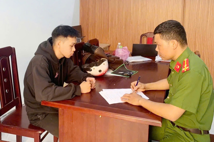 0cd2f3c9de02685c3113-175237727-8665-9189-1752377341 Nghi phạm Phan Công Kin khi bị triệu tập. Ảnh: Công an