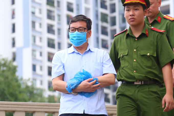 0dd19e0dd43d62633b2c-175221025-8600-3002-1752210382 Ông Lê Duy Thành, cựu chủ tịch tỉnh Vĩnh Phúc, sau phiên tòa ngày 11/7. Ảnh: Phạm Dự