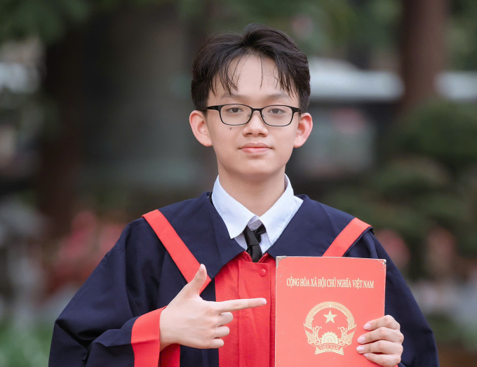 1-1751726408-1751726431-8807-1751727954-1 Nguyễn Quang Anh, một trong 8 thủ khoa lớp 10 hệ không chuyên của Hà Nội năm 2025. Ảnh: Nhân vật cung cấp