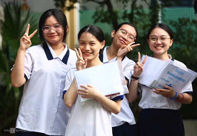 1-1752500452-9103-1752500737-1-2433-6490-1752566166 Thí sinh thi tốt nghiệp THPT năm 2025 tại điểm thi trường THPT Nguyễn Thị Diệu, TP HCM. Ảnh: Quỳnh Trần