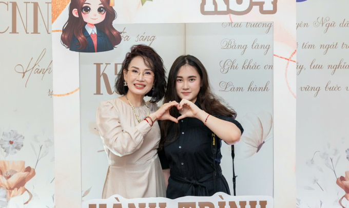 1-1752862704-3036-1752902952 Giang và mẹ trong ngày tổng kết năm học. Ảnh: Nhân vật cung cấp