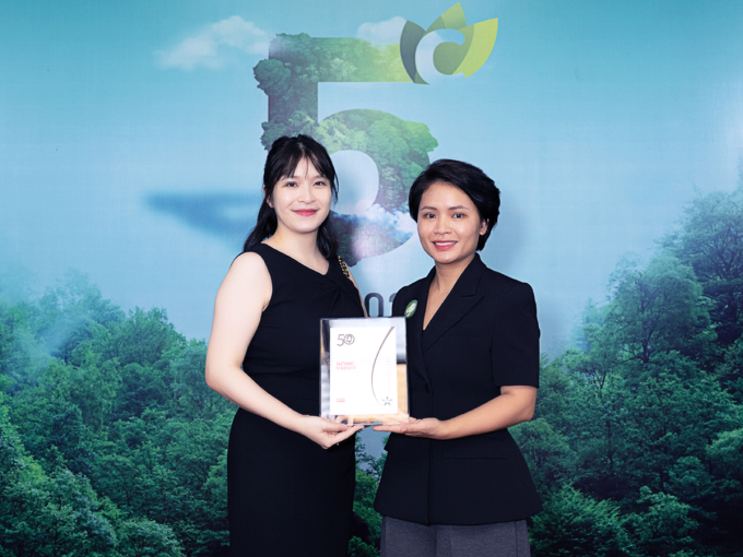 1x1-b-1753784892-3568-1753785110 Giải thưởng ghi nhận cho hoạt động thực tế của doanh nghiệp trên hành trình phát triển bền vững. Ảnh: Home Credit