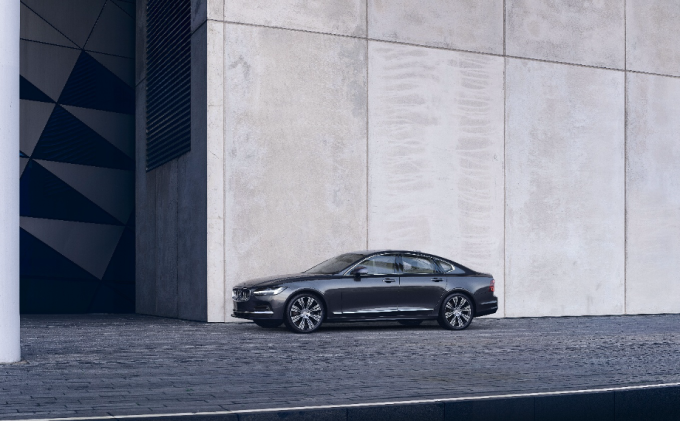 2-1753176738-2341-1753176994 Ngoại thất Volvo S90 Ultra. Ảnh: Volvo