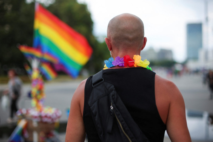 2023-06-17t105245z-1154245001-3781-9972-1752327231 Người ủng hộ LGBTQI+ trong cuộc diễu hành Tháng tự hào, diễn ra tháng 6 hằng năm. Ảnh: PBS