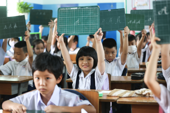 233a7208-1753350135-3352-1753350287 Học sinh và giáo viên trường tiểu học Đinh Tiên Hoàng, TP HCM. Ảnh: Quỳnh Trần