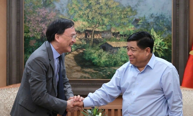 280c3-17526626925481746947420-6522-7131-1752668264 Phó thủ tướng Nguyễn Chí Dũng tiếp đại diện doanh nghiệp Trung Quốc, ngày 16/7. Ảnh: VGP