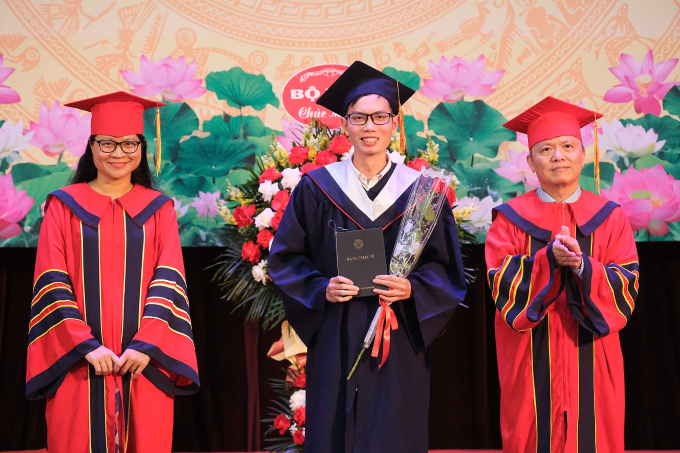 2e4ee8e208278179d836-175386146-3143-1810-1753861842 Thông trong lễ nhận bằng bác sĩ nội trú sáng 30/7. Ảnh: Ngọc Trang
