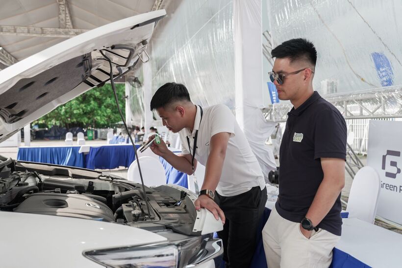 4-06360542 Anh Tuấn (Hà Nội) muốn đổi chiếc xe xăng cũ lên đời xe điện để sớm thích nghi với những quy định mới về hạn chế xe xăng, dầu.