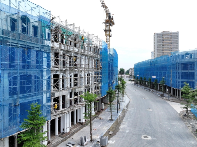4-1751594219-1544-1751594586 Sunshine Group cho biết, việc bàn giao hoàn thiện cơ bản giúp định giá tài sản cao hơn, dễ thu hút thương chủ tới kinh doanh. Ảnh: Sunshine Group