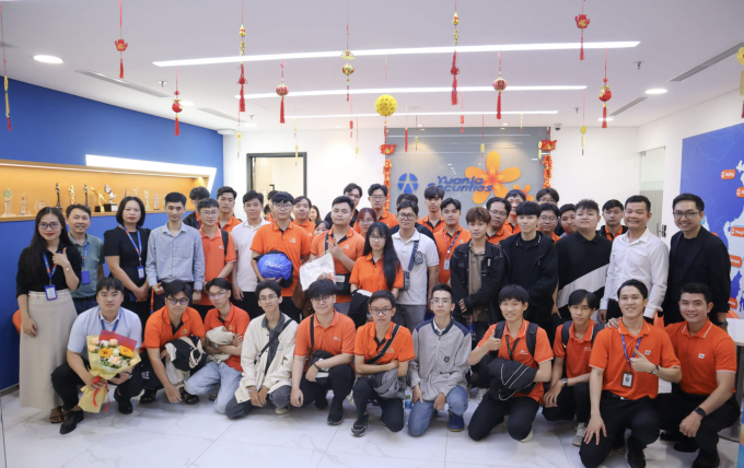 4-jpg-1752299249-4989-1752299535 Sinh viên FPTU làm việc tại doanh nghiệp. Ảnh: FPTU