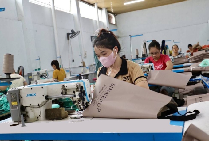 481353-481319-1-08043619-08240-6248-4745-1753090168 Người lao động tại HTX Trung Đoàn (Lạng Sơn) gia công túi. Ảnh: Báo Lạng Sơn
