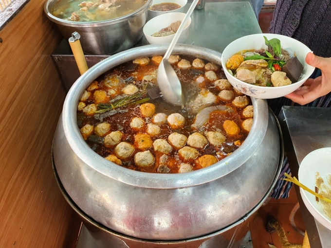 487174342-10014656875316637-13-7587-9698-1751973693 Nồi theo kiểu truyền thống để nấu bún bò. Ảnh: Hồ Ngọc Đoan Khương