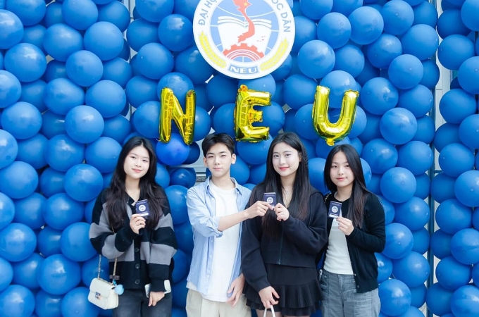 489318798-1089032443255154-840-4055-7149-1752726403 Học sinh tham quan Đại học Kinh tế Quốc dân, tháng 3/2025. Ảnh: NEU