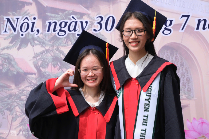 4d802cedcb2842761b39-175384674-8941-1309-1753846982 Sinh viên tốt nghiệp trường Đại học Y Dược, Đại học Quốc gia Hà Nội sáng 30/7. Ảnh: Dương Tâm