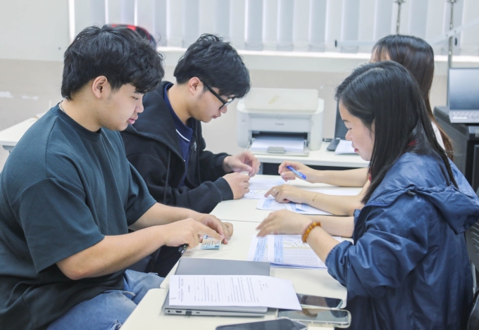 500068838-1148349134004356-602-7483-3457-1752920940 Thí sinh đăng ký xét tuyển vào trường Đại học Việt Nhật, ngày 25/5. Ảnh: Đại học Việt Nhật