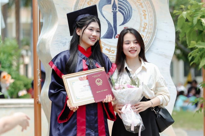 509436753-1138028748364848-916-7337-1632-1753329537 Sinh viên trường Đại học Sư phạm, Đại học Đà Nẵng trong ngày tốt nghiệp, tháng 6/2025. Ảnh: Fanpage nhà trường
