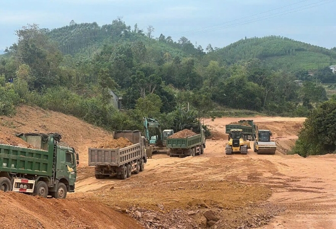 518447-7a30a3f36683a516ea93b03-3291-4015-1753090168 Công tác san lấp mặt bằng tại khu công nghiệp VSIP Lạng Sơn. Ảnh: Báo Lạng Sơn