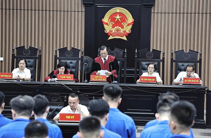 56d36d00b5333c6d6522-175377620-8462-6411-1753777492 Thẩm phán chủ tọa Nguyễn Ngọc Huân tuyên án chiều 29/7. Ảnh: Danh Lam
