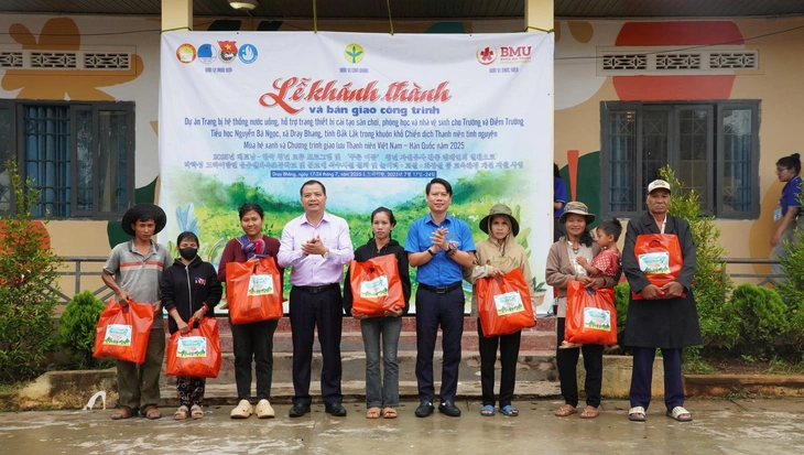 57d591581a2c9372ca3d-1753346534207514871354 Thanh niên Việt Nam - Hàn Quốc cùng thực hiện Mùa hè xanh - Ảnh 5.
