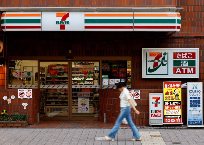 7-eleven-1-1752737508-8764-1752737663-1 Một cửa hàng 7-Eleven tại Tokyo (Nhật Bản). Ảnh: Reuters