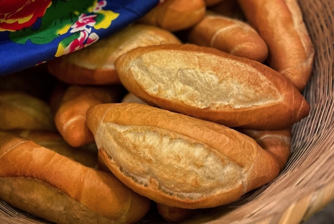 898502b3-9d52-44c0-8bea-cd2b44-7389-4465-1753524451 Bánh mì tươi dùng trong ngày ở nhà hàng An Choi. Ảnh: An Choi