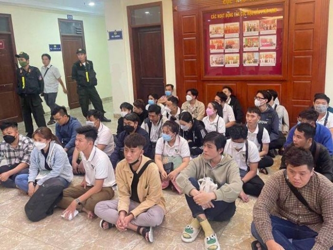 95b4718875c59c9bc5d4-202303051-8426-9156-1753161484 Các nhân viên đòi nợ khi bị bắt, đầu năm 2023, đều trong độ tuổi 20-30. Ảnh: Cơ quan điều tra