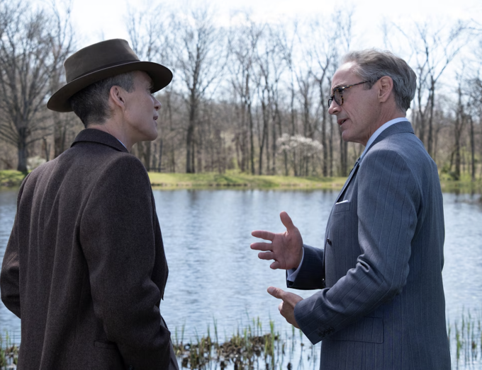 a-nh-ma-n-hi-nh-2025-07-25-lu-4873-3098-1753450233 Robert Downey Jr. (phải) và Cillian Murphy trong Oppenheimer- bộ phim đại thắng 7 giải Oscar, cả hai diễn viên trong ảnh đều thắng giải. Ảnh: Oppenheimer