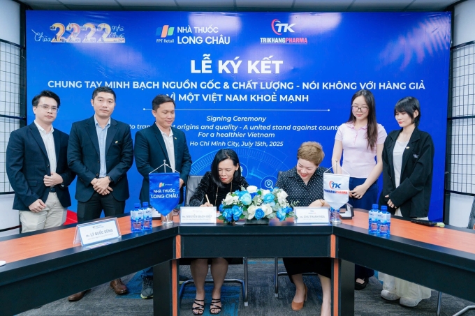 a1-1753151342-8919-1753151353 Sự kiện ký kết giữa Long Châu và Trí Khang Pharma. Ảnh: Trí Khang Pharma