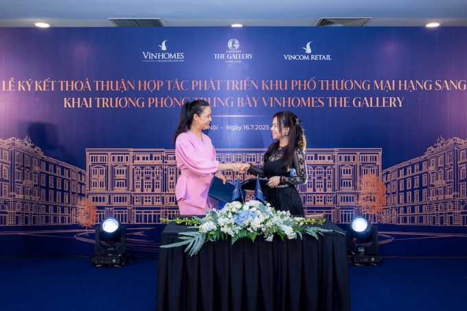 a1-2-1752717025-7687-1752717548 Đại diện Vinhomes và Vincom Retail trao ký kết hợp tác. Ảnh: Vinhomes