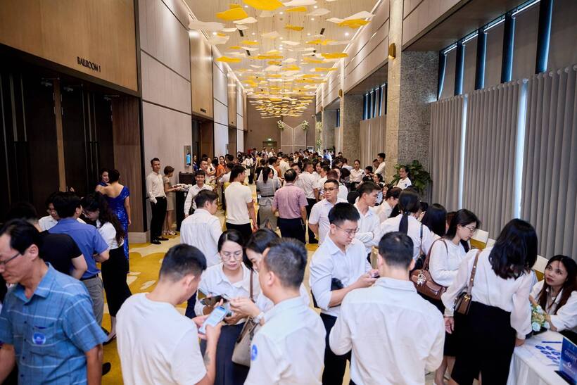 a2-06185871 Không khí bùng nổ tại sự kiện “Signature Gallery: Triển lãm chất sống độc bản”.