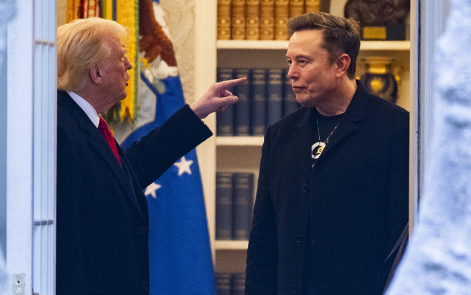 afp-20250529-48gy3wf-v2-highre-2985-5120-1751418735-1 Tổng thống Mỹ Donald trump (trái) và tỷ phú Elon Musk tại Nhà Trắng ở Washington ngày 14/3. Ảnh: AFP