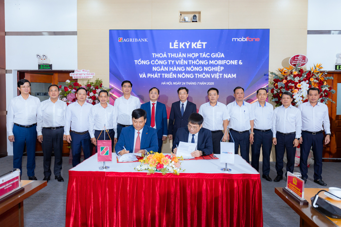 anh-1-1-jpg-1753415421-1753415-3179-9969-1753416120 Lễ ký kết giữa MobiFone và Agribank
