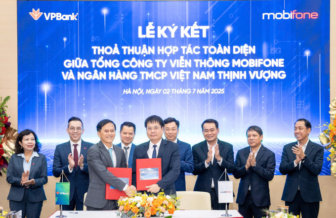 anh-1-1751515714-1751515888-17-9895-2904-1751515948 Lễ ký kết giữa MobiFone và VPBank hôm 2/7. Ảnh: MobiFone