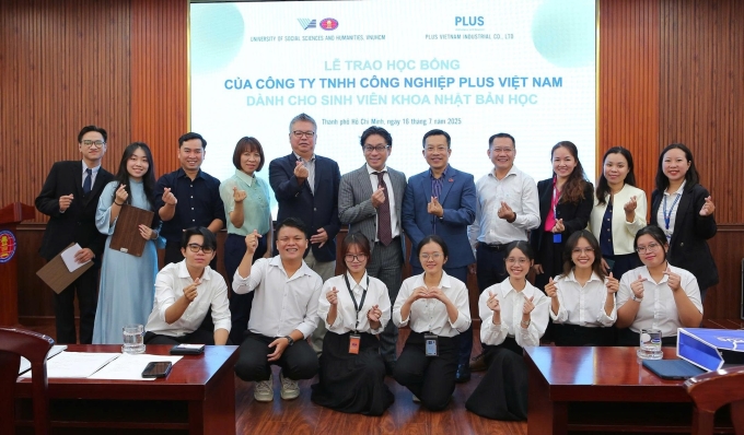 anh-plus-1753197723-8166-1753197859 Lễ trao học bổng của Công ty Plus Việt Nam cho sinh viên trường Đại học Khoa học Xã hội và Nhân văn TP HCM. Ảnh: Plus