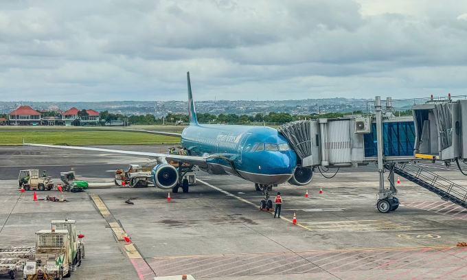 anh-vna-1752034773-1752034815-2045-8171-1752042879 Máy Vietnam Airlines chở hàng khách trên hàng trình TP HCM - Bali hạ cánh tại sân bay Bali hôm 4/6. Ảnh: Giang Huy