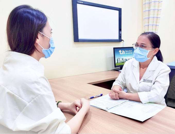 anh1-1751612363-3054-175161251-7835-9523-1751613493 Bác sĩ tư vấn cách phòng ngừa đột quỵ cho người bệnh. Ảnh: Bệnh viện Đa khoa Tâm Anh