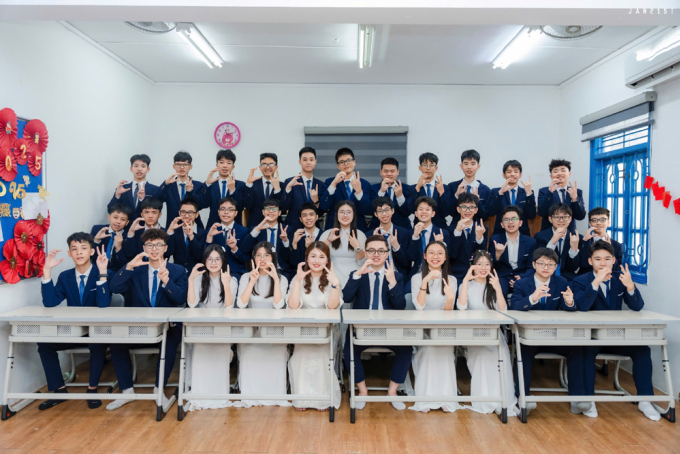 arch-1751689825-1321-1751693679 32 học sinh lớp 9C2, trường THCS Archimedes Academy, cùng đỗ chuyên Vật lý của các trường chuyên ở Hà Nội. Ảnh: Nhân vật cung cấp