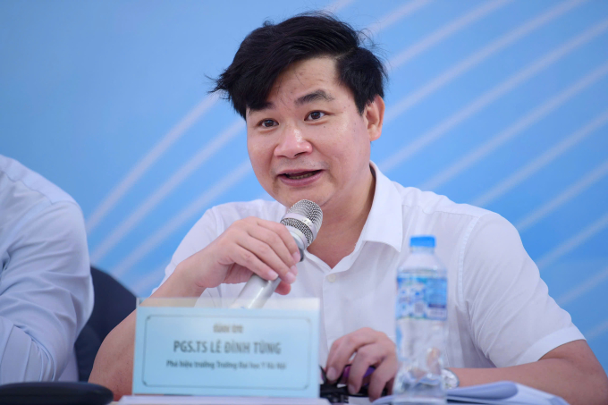 b677968f4622f07ca933-175289578-8418-7444-1752896022 PGS.TS Lê Đình Tùng, Phó hiệu trưởng trường Đại học Y Hà Nội, chia sẻ tại Ngành hội lựa chọn nguyện vọng, sáng 19/7. Ảnh: Lê Linh