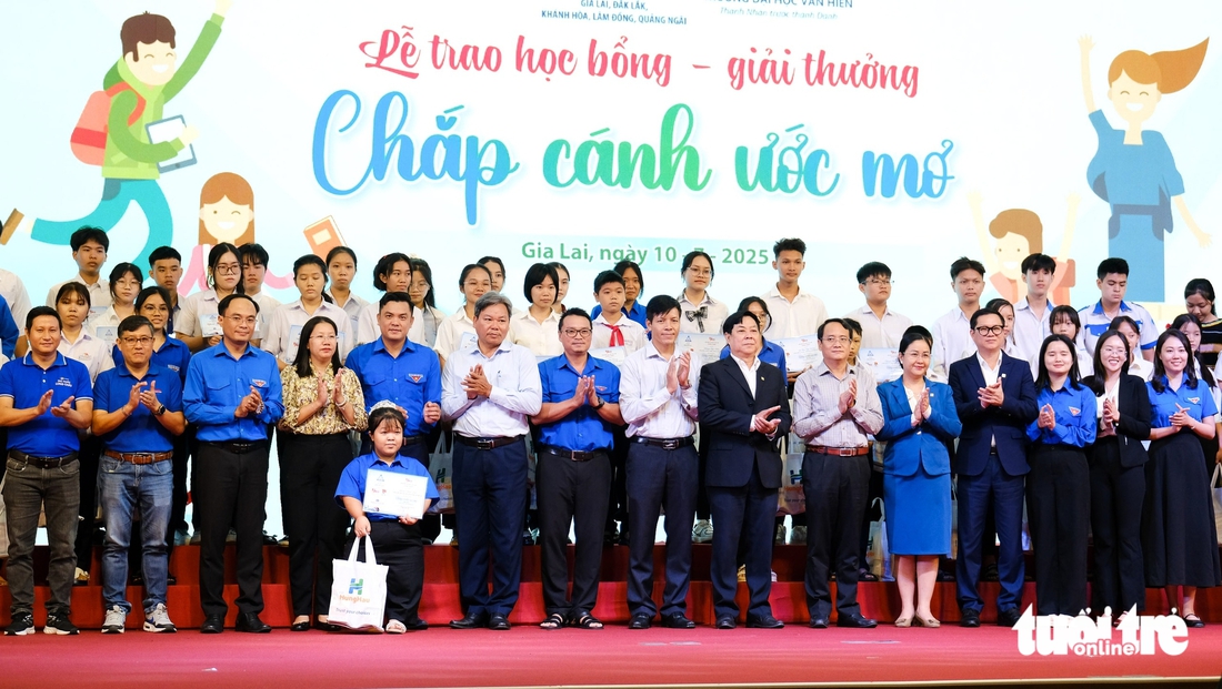 base64-1752127166218387383814 Chắp cánh ước mơ cho những khát khao học tập vượt lên trong gian khó - Ảnh 1.