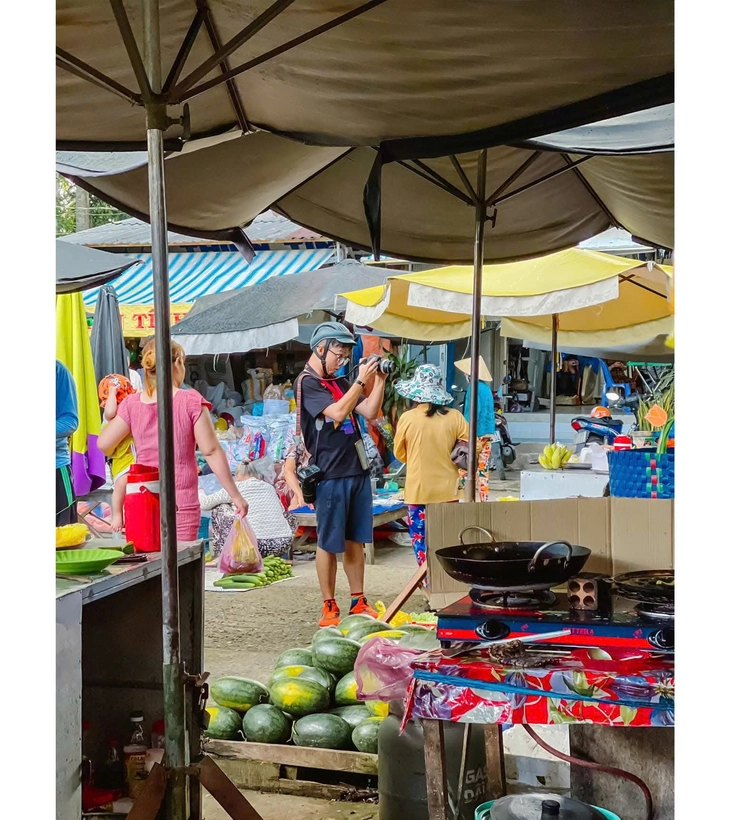 Chàng trai Đồng Tháp vượt lên nghịch cảnh để kể chuyện bằng ảnh - Ảnh 2.