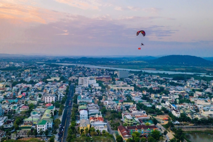 bau-troi-quang-ngai-1751503628-9068-1751503705 Bầu trời Quảng Ngãi thành đa sắc trong ánh hoàng hôn. Ảnh: Bùi Thanh Trung