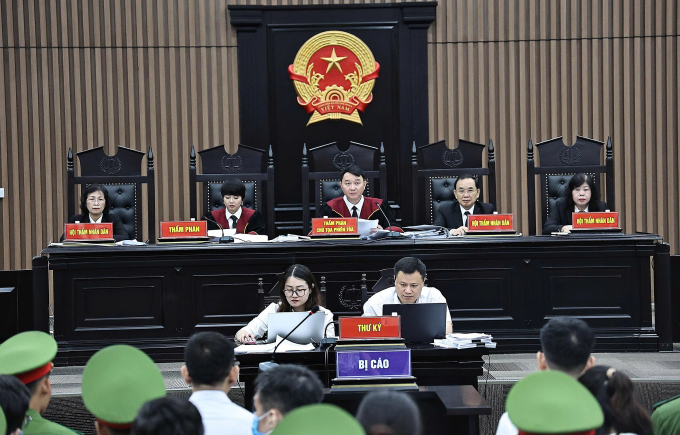 bc8fd4a67998cec69789-175156015-5202-8014-1751560205 Phiên tòa được điều hành bởi thẩm phán chủ tọa Trần Nam Hà. Ảnh: Danh Lam