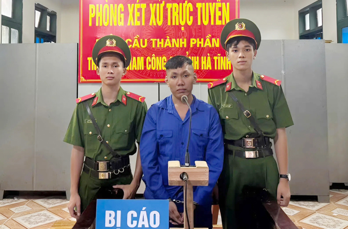 bi-cao-thien-tai-toa-175370366-5135-1257-1753703864 Bị cáo Thiện tại phiên xử trực tuyến, kết nối từ trại giam tới hội trường xét xử của TAND tỉnh Hà Tĩnh, chiều 28/7. Ảnh: Hùng Lê