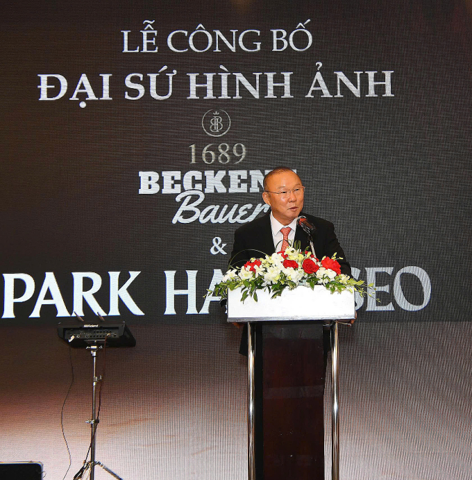 bia3-1751445075-1751445290-361-7543-5229-1751447643 HLV Park Hang Seo - Đại sứ hình ảnh 1689 Beckent Bauer chia sẻ tại sự kiện.