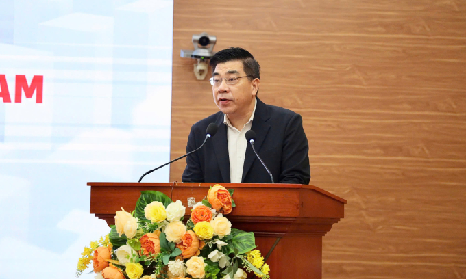 bo-khcn-1752156111-1752156120-4926-1752156251 Ông Trần Minh Tuấn, Vụ trưởng Kinh tế số và xã hội số (Bộ Khoa học - Công nghệ), phát biểu tại hội thảo, ngày 10/7. Ảnh: Nguyễn Thủy