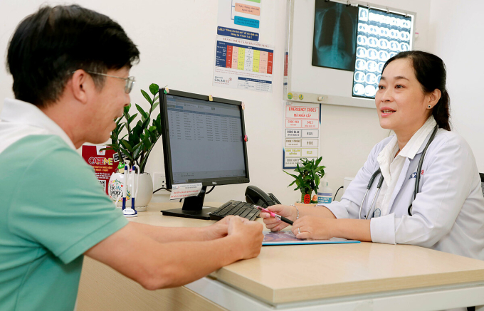 bs-ckii-nguye-n-tri-nh-lie-n-h-8080-9551-1753286633 BS.CK2 Nguyễn Trịnh Liên Hương tư vấn cho người bệnh. Ảnh: Nguyệt Thu