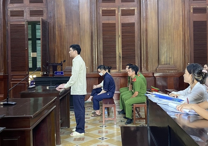 c27b76c8aa7f1d21446e-175144044-9056-7932-1751440578 Bị cáo Ngô Thanh Uynh và đồng phạm tại tòa hôm nay. Ảnh: Hải Duyên