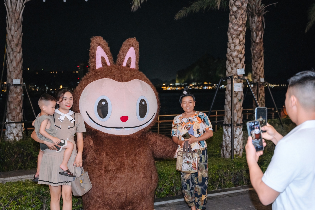 cho-dem-vui-fest-ha-long-1751700655